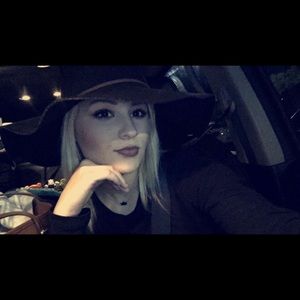 Meet your Posher, Haley