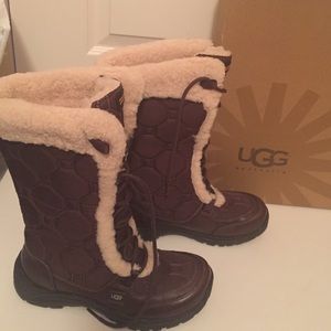 Ugg Capstone All Weather Boots  Sz 7