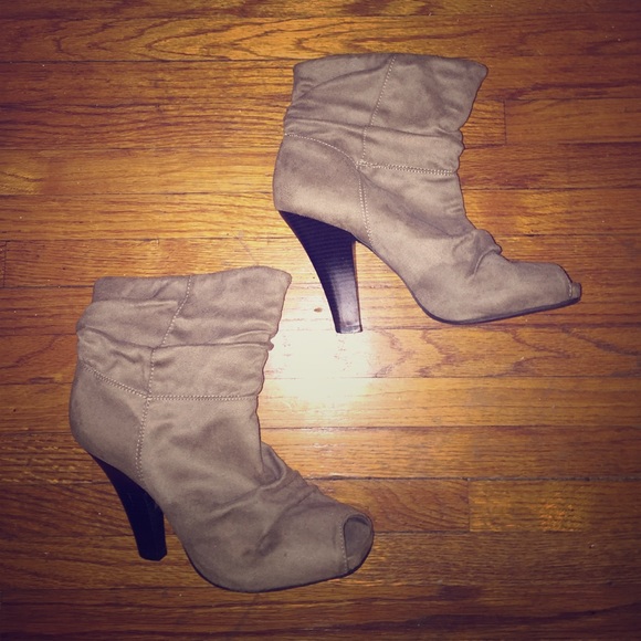 Open toe short boot!