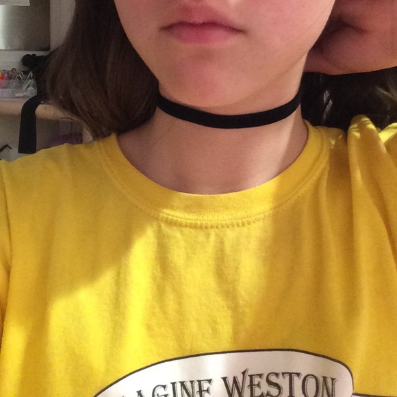 Black choker