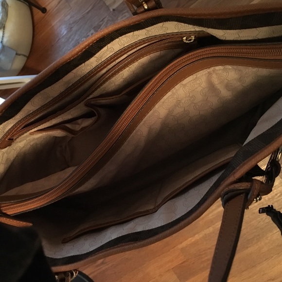 ‼️SOLD‼️Authentic Michael Kors handbag - Picture 2 of 4