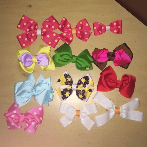 12 assorted bows!