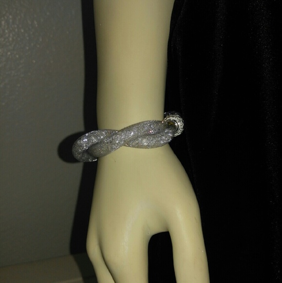 🍁FREE!🍁 Mesh White Crystals Bracelet - Picture 3 of 3