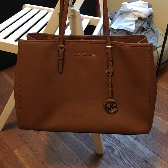 ‼️SOLD‼️Authentic Michael Kors handbag - Picture 1 of 4