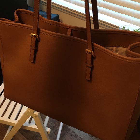 ‼️SOLD‼️Authentic Michael Kors handbag - Picture 3 of 4