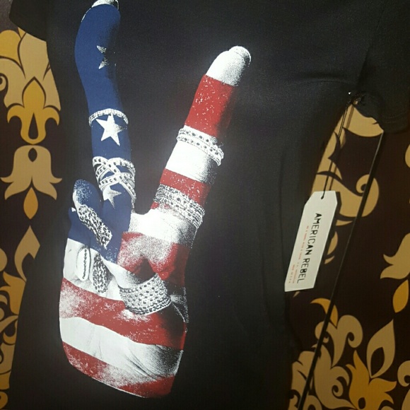 🍒 NWT PEACE LOVE FLAG STUDDED  S-M - Picture 2 of 3