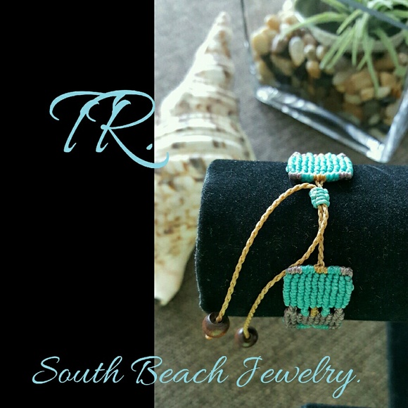 Blue Glass 💋30% Off Bundles💋 - Picture 4 of 4