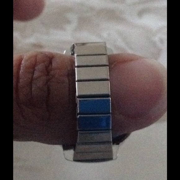 Finger watch - Picture 2 of 4