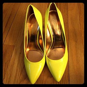 Neon yellow BCBGeneration pumps