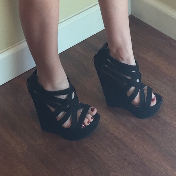 Steve Madden Black Wedges