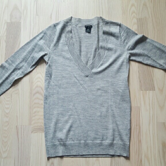 CLUB MONACO MERINO WOOL DEEP VNECK SWEATER
