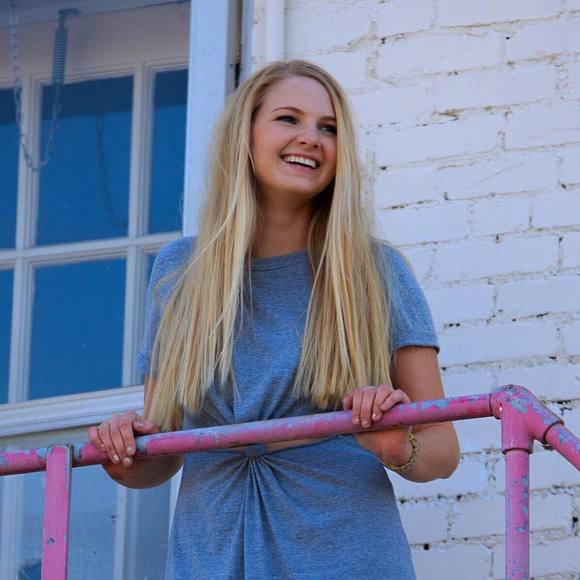 Meet your Posher, Hannah - Picture 1 of 1