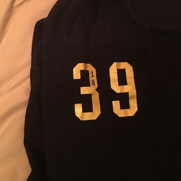 Sporty VS long sleeve tee! - Picture 3 of 4