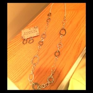 Necklace and earring set