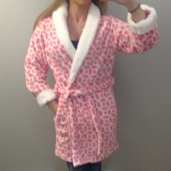 Fluffy Robe - Picture 5 of 5