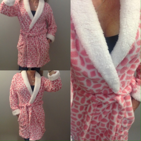 Fluffy Robe - Picture 3 of 5