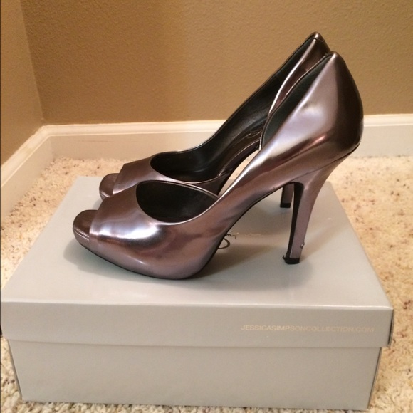 🎉Price drop! Jessica Simpson pewter Josette pump