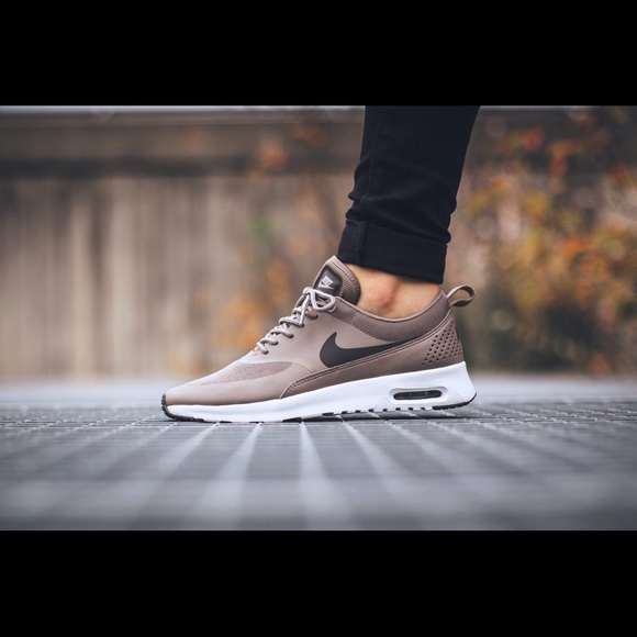 Nike Thea