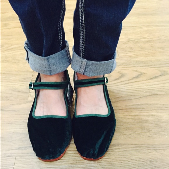 Urban Outfitters ballerina velvet shoes