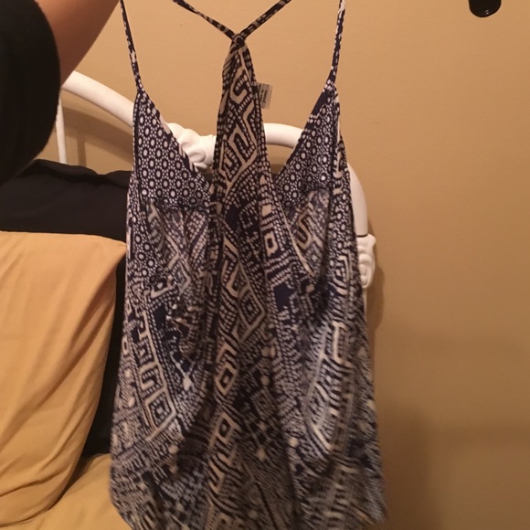 Cute summery top! - Picture 3 of 3