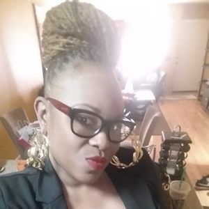 Meet your Posher, Elise