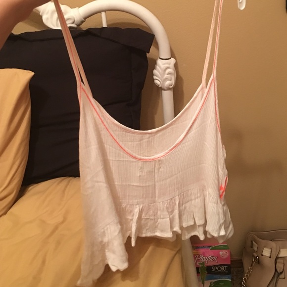 Cute summery top! - Picture 2 of 3