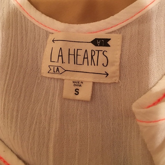 Cute summery top! - Picture 3 of 3