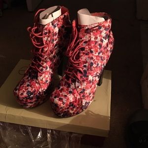 Lace up platform ankle round toe bootie