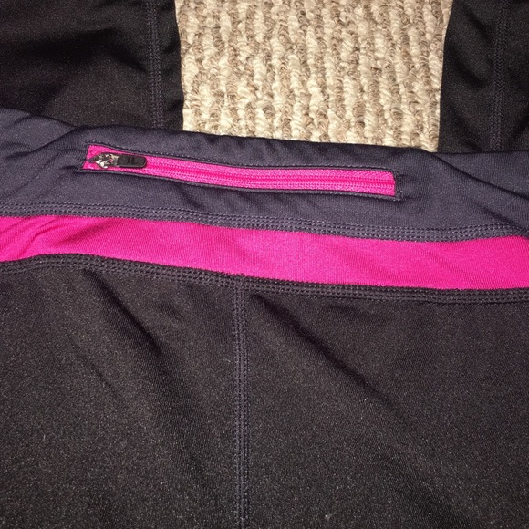 Fila size small yoga pants - Picture 4 of 4