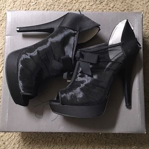 Platform Peep-Toe Shootie