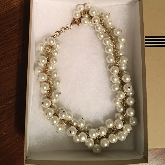 Accessory Concierge pearl jam collar