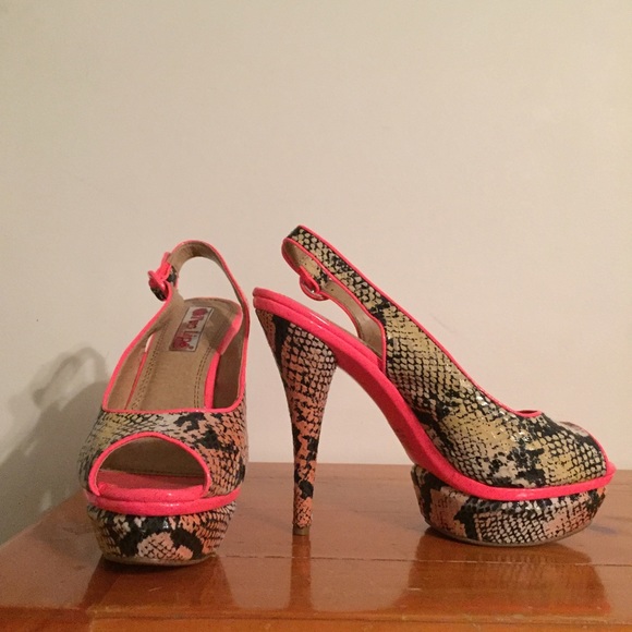 Snakeskin, coral trim sling backs