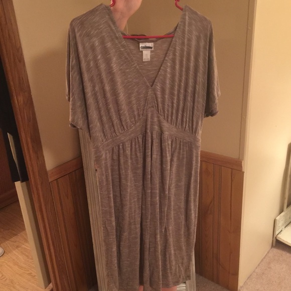 High waisted type Flowy dress. Cute neutral color