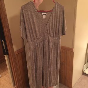 High waisted type Flowy dress. Cute neutral color