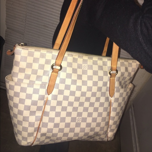 Louis Vuitton Shoulder Bag💨💨💨
