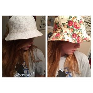 Reversible cloth bucket hat 🎩 white and floral
