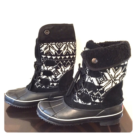Khombu Jilly Boots Black White Snowflake Duck