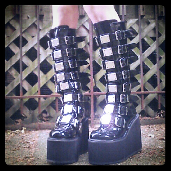Demonia swing