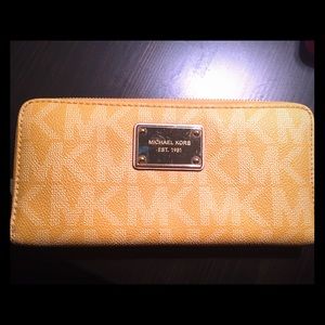 Michael Kors Continental Wallet