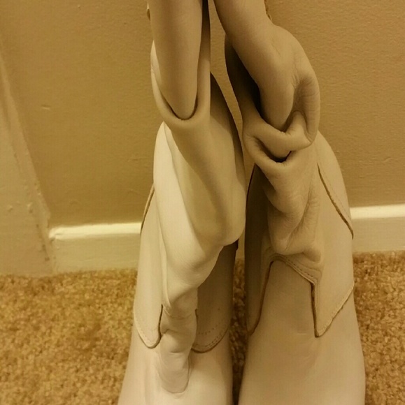 Boots - Picture 3 of 3