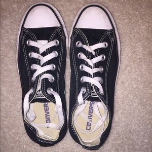 black chuck taylor low top converse