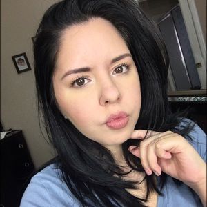 Meet your Posher, Lina