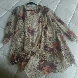 SALE! 😄 Floral Kimono- long and light-weight