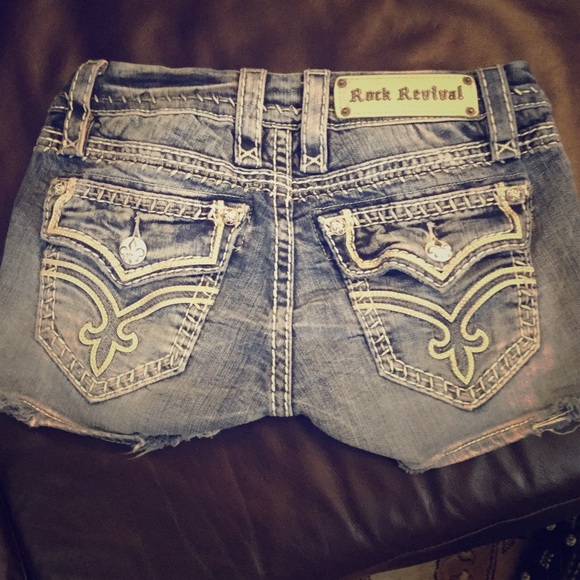 🎉🎈‼️SALE‼️🎉🎈Like new rock revival jean shorts.