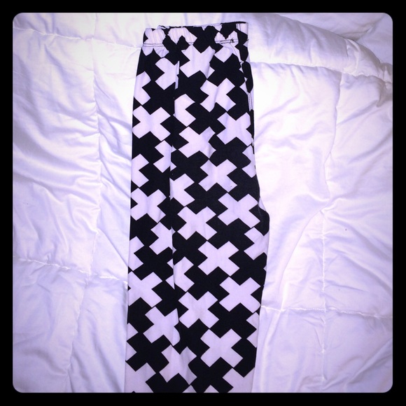 Black and White Pattern Leggings.