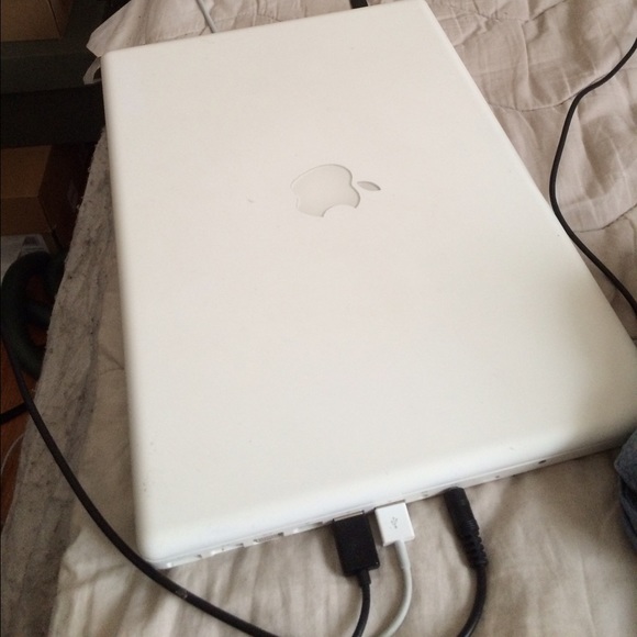 MacBook - Picture 2 of 2