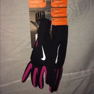 *NEW* Women's Dri Fit Tailwind Run Gloves Small