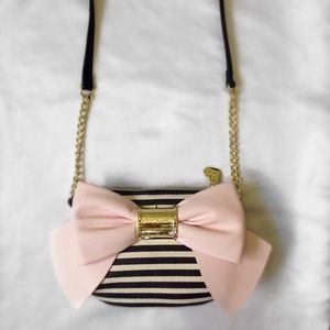 30% off bundles 🎉HPx3🎉 NWT Pink Bow Crossbody
