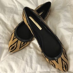 BCBGeneration pointed flat