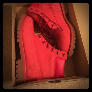Red size 5 timberland fits like 7 in women's